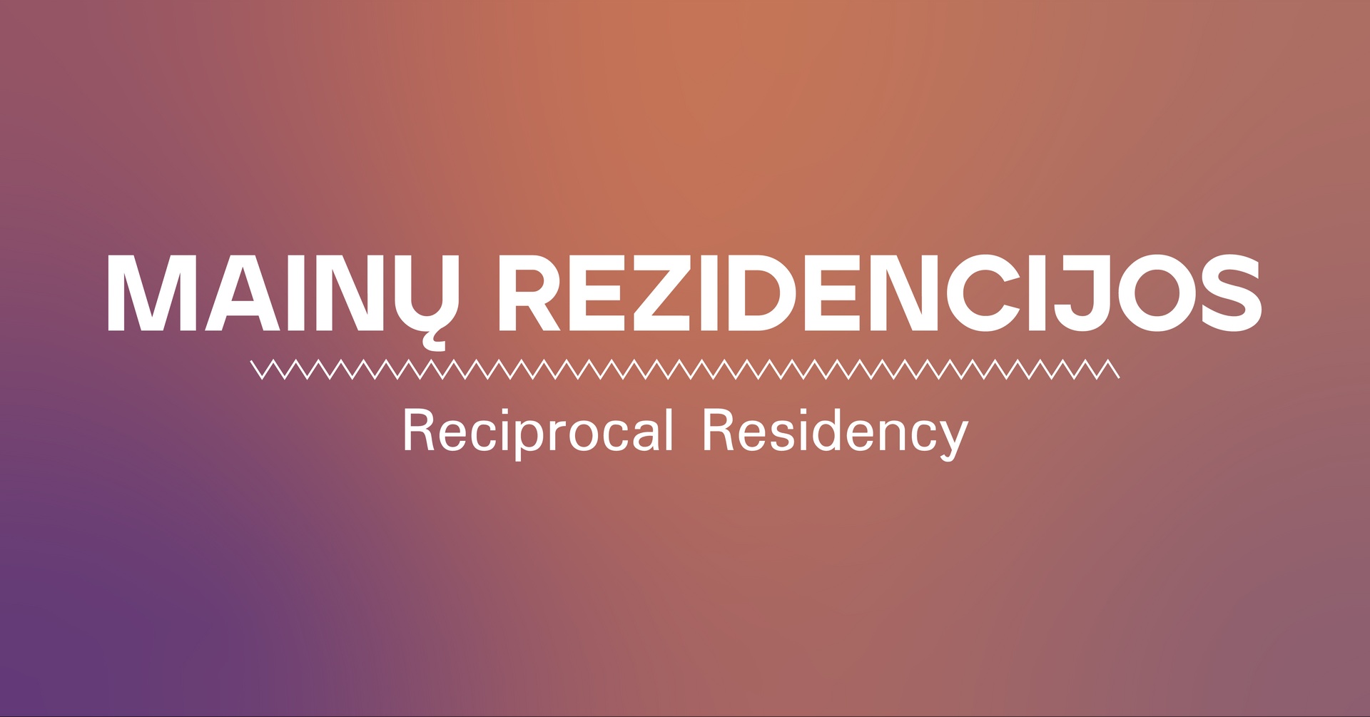 švelniai tamsiai rausvos spalvos fonas su baltomis raidėmis centre